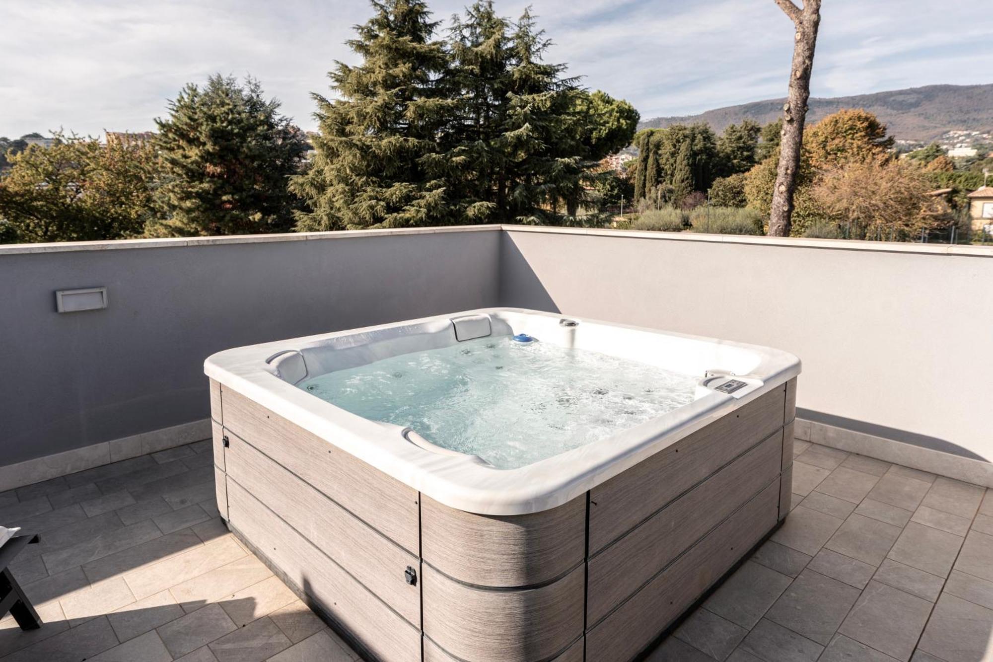 Luxury - Jacuzzi Apartments Near Rome Velletri Eksteriør billede